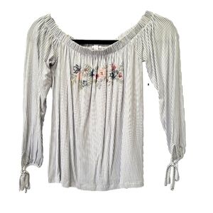 Embroidered off the shoulder blouse xs NEW with tags